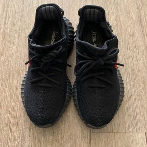 YEEZY 350 V2 ‘BRED’